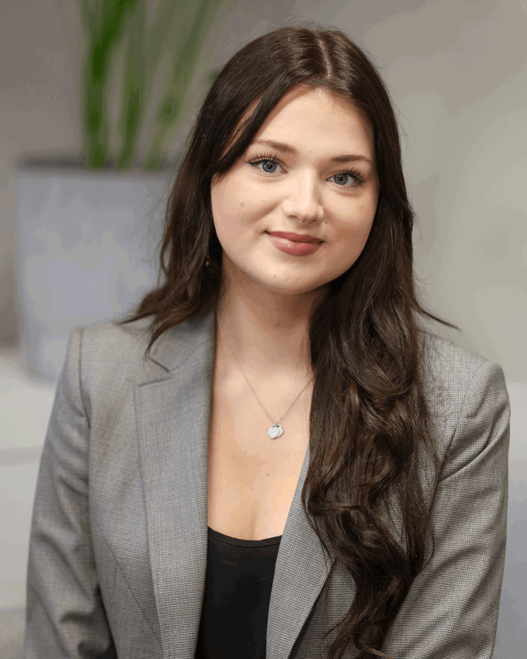 Headshot of Mia Reid