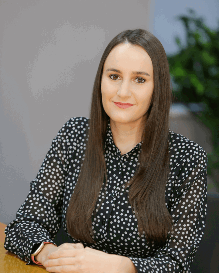 Headshot of Charlotte McCubbin